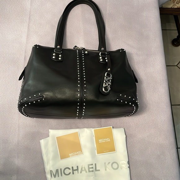 BNWT Michael Kors Astor Large Shoulder Tote. Black leather, silver studded. - Picture 8 of 8